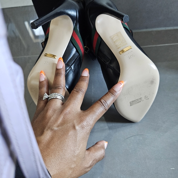 BLACK GUCCI Ankle Boots.4in heel, perfect for winter/fall w/jeans, skirt, slacks - Picture 5 of 5